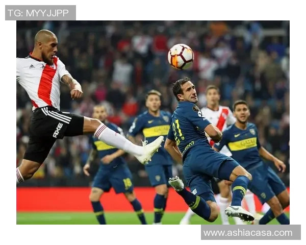 足球明星大长腿的魅力与技巧解析他们如何在赛场上展现完美身姿